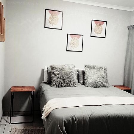 Apartmán Be Our Guest Near Or Tambo International Airport Boksburg Exteriér fotografie